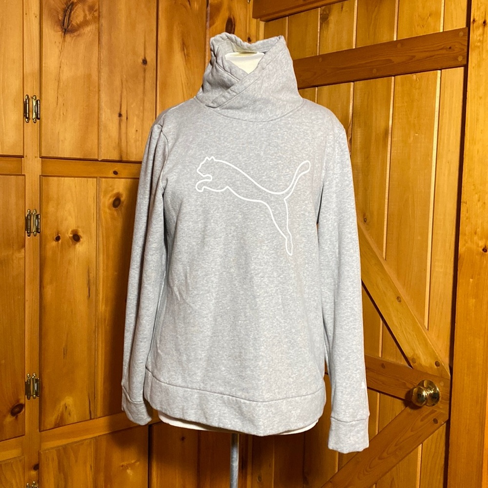 🤩 Puma sweatshirt. Size Large.
